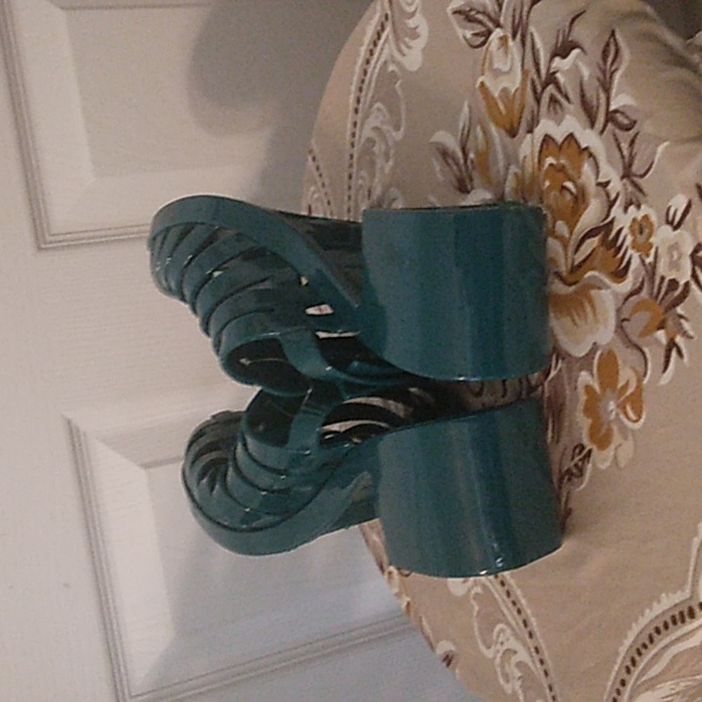 Shoes - Picture 3 of 4